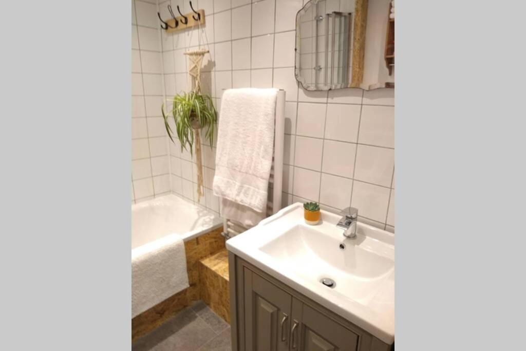Farmhand Cottage Narberth Εξωτερικό φωτογραφία
